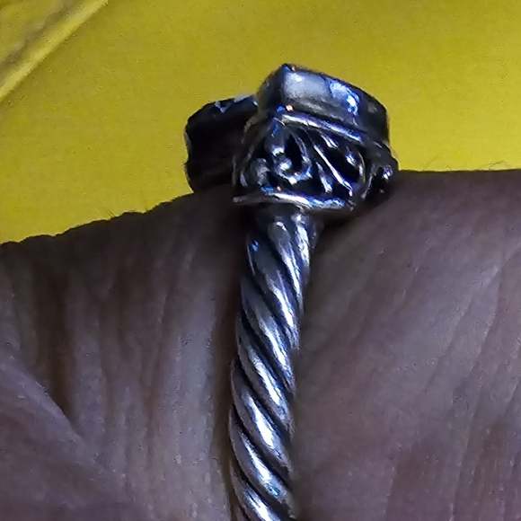 Gorgeous and Unique London Blue Topaz Ring Set in 925 Sterling Silver/ Size 8 - Picture 10 of 16